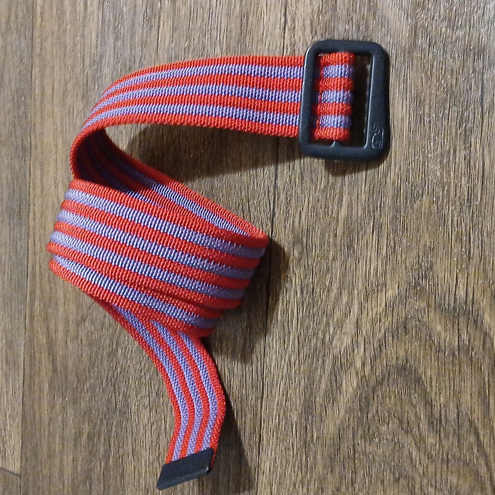 Vineyard Vines Friction Stripe Tech Belt in Patriot Red.